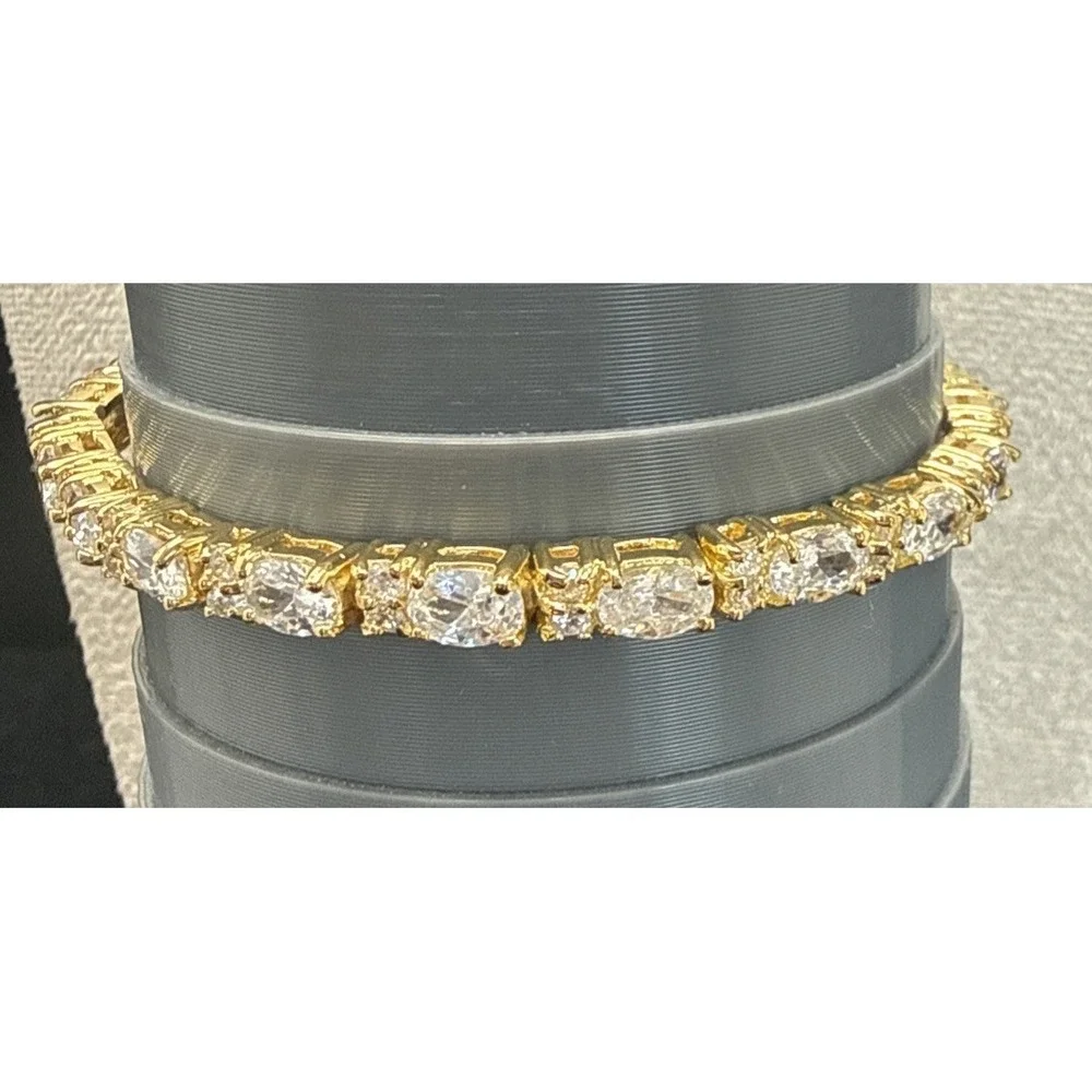 Gold Tone 3 Piece Jewelry Set Chain Lock Necklace, Earrings, 18KGE Bracelet NOS